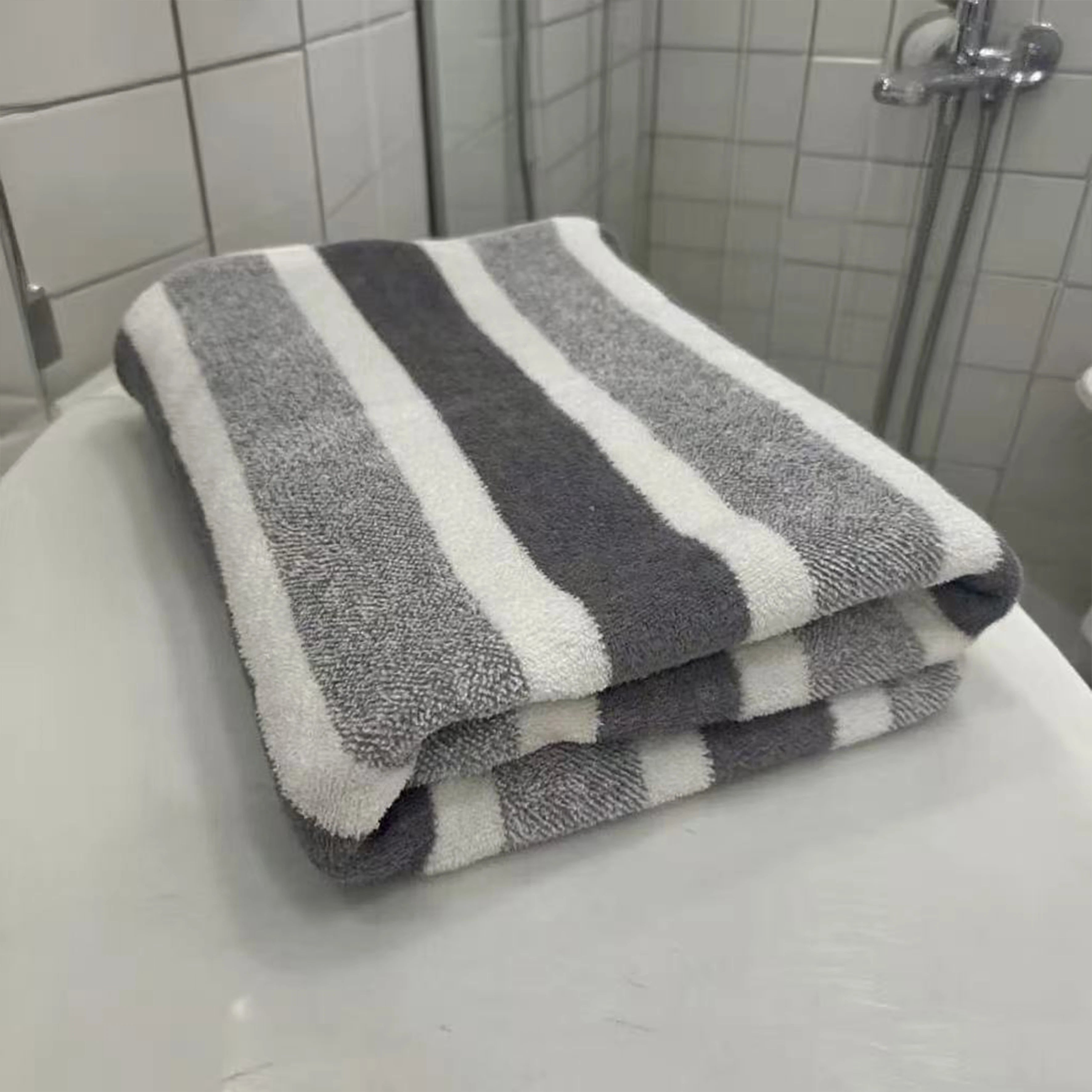 Drap de bain épais 70x130 cm rayé – détail du motif rayé